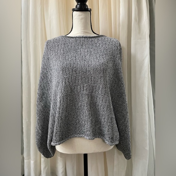 NWOT Tahari Cropped Grey Knit Oversized Sweater - Picture 3 of 8